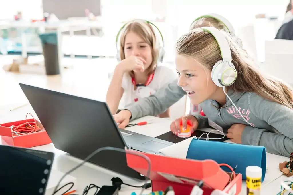 Kinder am Laptop
