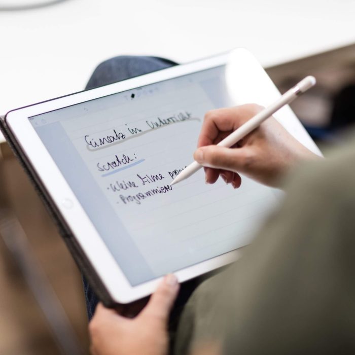 Schrift auf Tablett