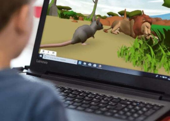 Laptop mit CoSpaces Programm, was eine Fabel mit einer Maus zeigt.